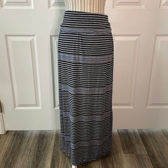 ▪️Max Studio▪️ - Picture 1 of 5